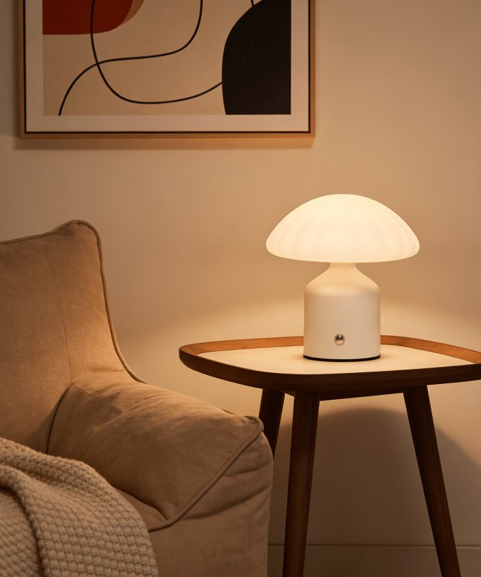 1pc Metal Table Lamp, New Creative Design, Suitable for Various Room Types, 1800 Mah Rechargeable Large Battery, Suitable for Night Reading, Bedroomu002FLiving Room Lighting, Three Adjustable Colors, Touch Switch, Long Press to Adjust Brightness
